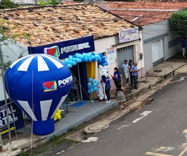  Moradores de Caxias/MA celebram a inauguração da nova loja da PortalMail